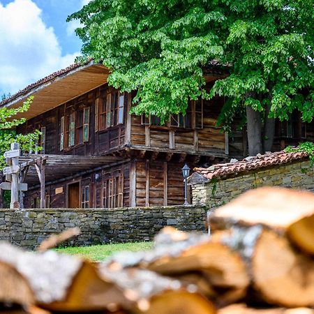 Guest Houses "Zlatna Oresha - Complex" ジェラブナ エクステリア 写真