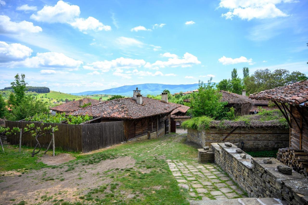 Guest Houses "Zlatna Oresha - Complex" ジェラブナ エクステリア 写真