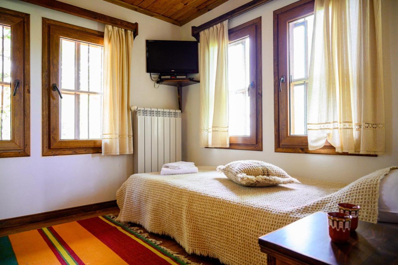 Guest Houses "Zlatna Oresha - Complex" ジェラブナ エクステリア 写真