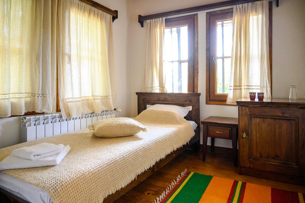 Guest Houses "Zlatna Oresha - Complex" ジェラブナ エクステリア 写真